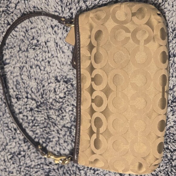 Coach wristlet - Picture 4 of 11